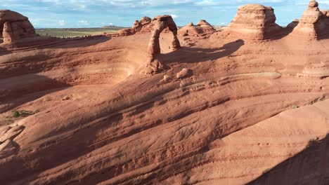 4k-Antenne-Des-Zarten-Bogens-Im-Arches-Nationalpark,-Utah,-USA