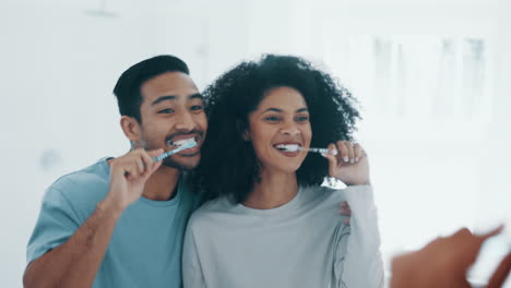 happy couple, brushing teeth