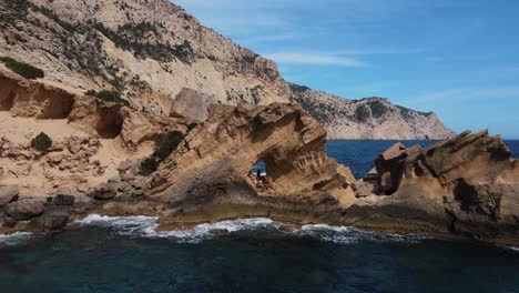 Antena-Del-Hermoso-Paisaje-En-Sa-Pedrera-De-Cala-D&#39;hort,-España