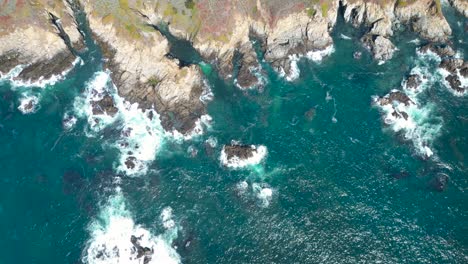 water crashing into rocks along the 101 near big sur california