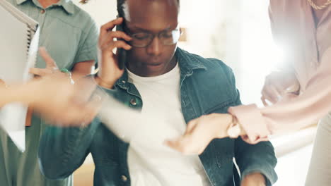 negocios, hombre negro y multitarea con agotamiento