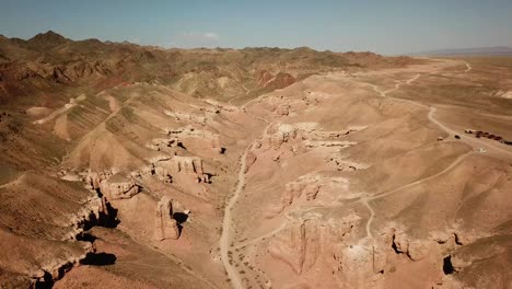 imágenes de drones del hermoso cañón de arenisca en kazajstán