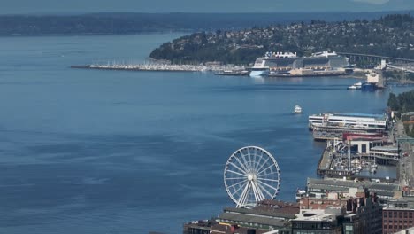 Toma-De-Drone-De-La-Gran-Noria-En-Seattle-Con-Vista-Al-Puget-Sound