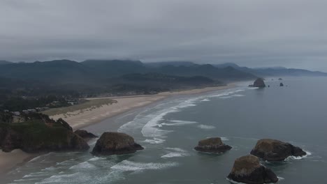 Cannon-Beach,-Oregon,-United-States