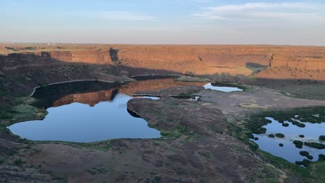 panning sunset view of lake and cliffs of dry falls, central wa state