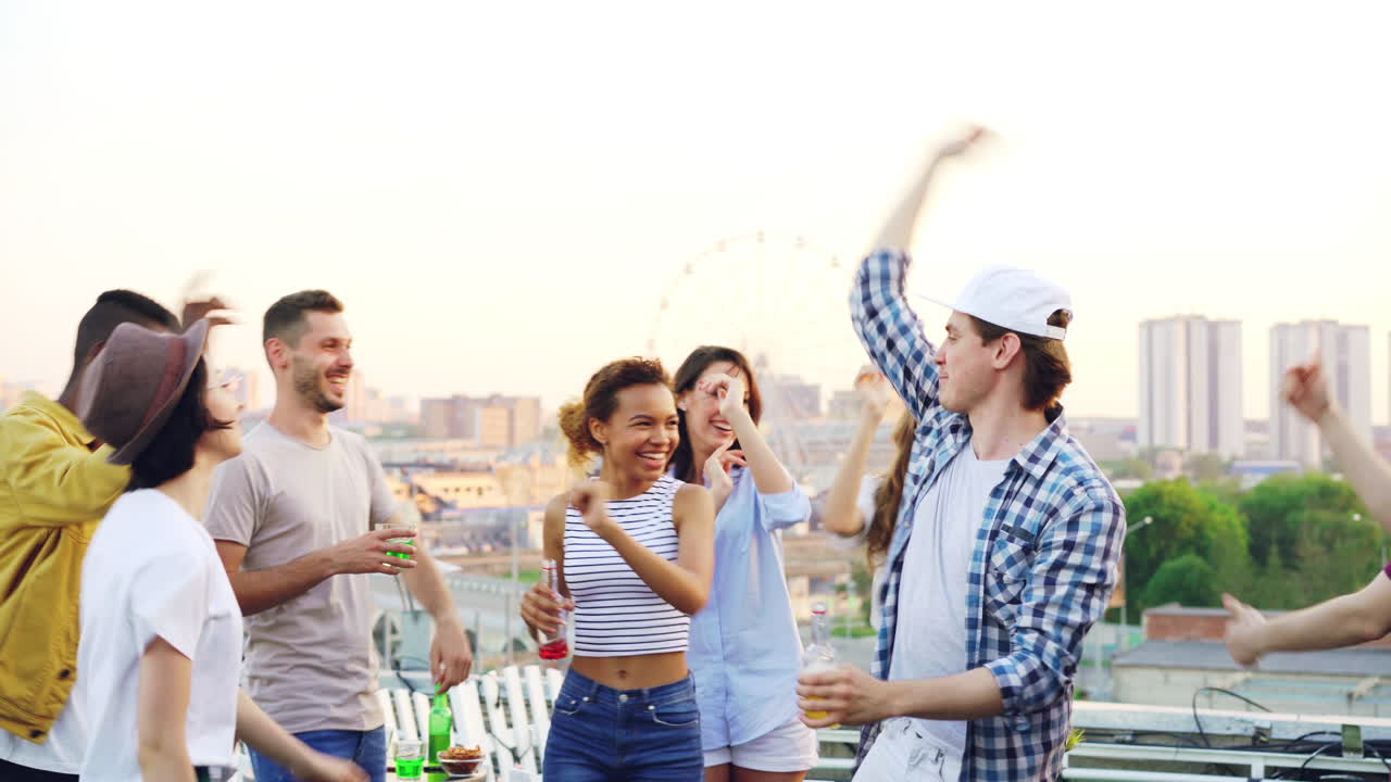 친구들과 함께 옥상 파티
