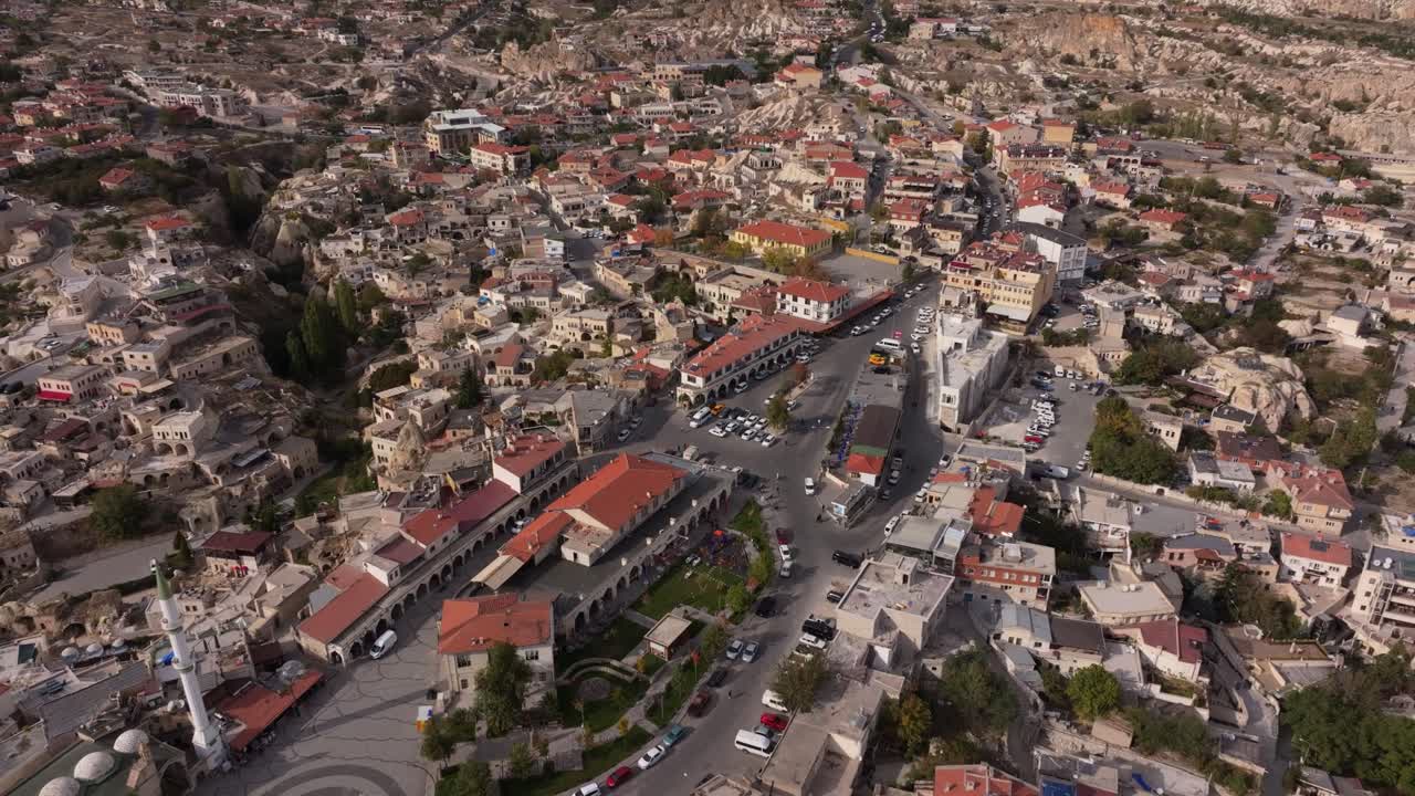 Vista aerea del caratteristico villaggio in pietra di Ortahisar in Turchia