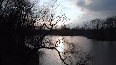 fotografía del lago kleinhesseloher de múnich