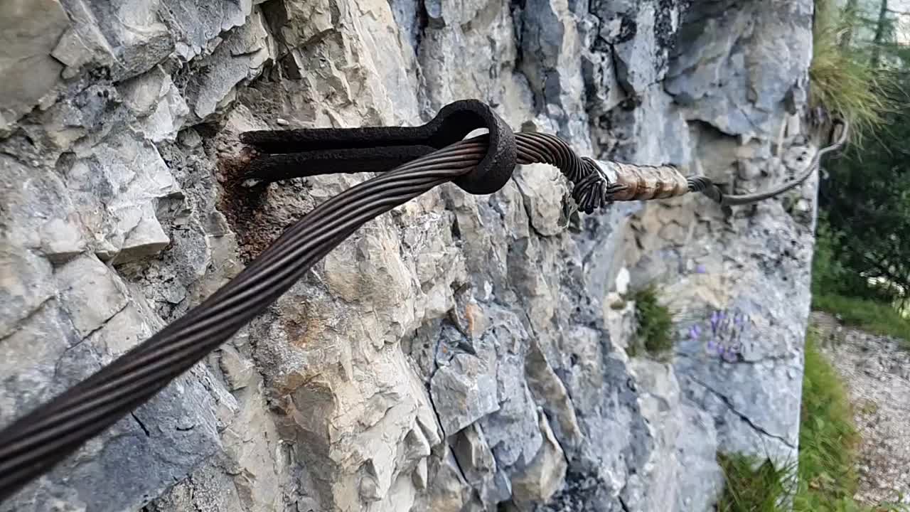 anclado en roca arenisca