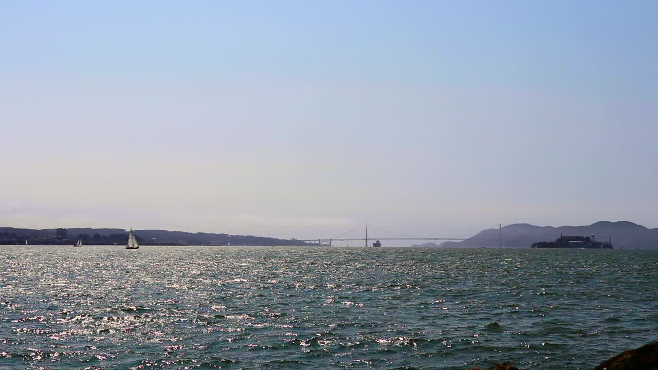 보물섬에서 본 샌프란시스코 노스 베이의 스틸 샷