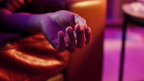 primer plano de una mano