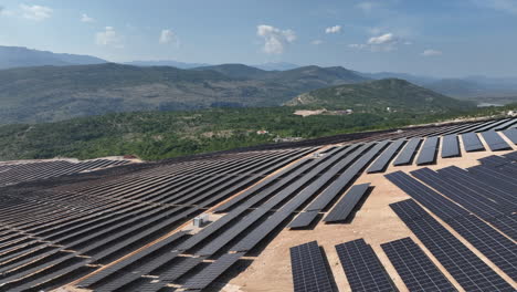 paneles solares que producen energía verde sostenible a partir del sol