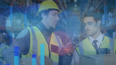 animación de procesamiento de datos sobre dos hombres hablando, trabajando en el centro de envío de almacén