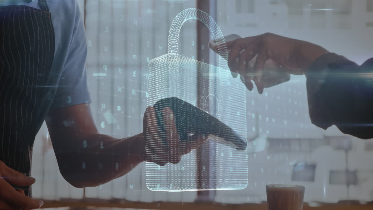 cajero escaneando un código en el teléfono del cliente 4k