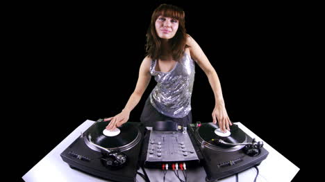 Junge-Frau-DJ-01