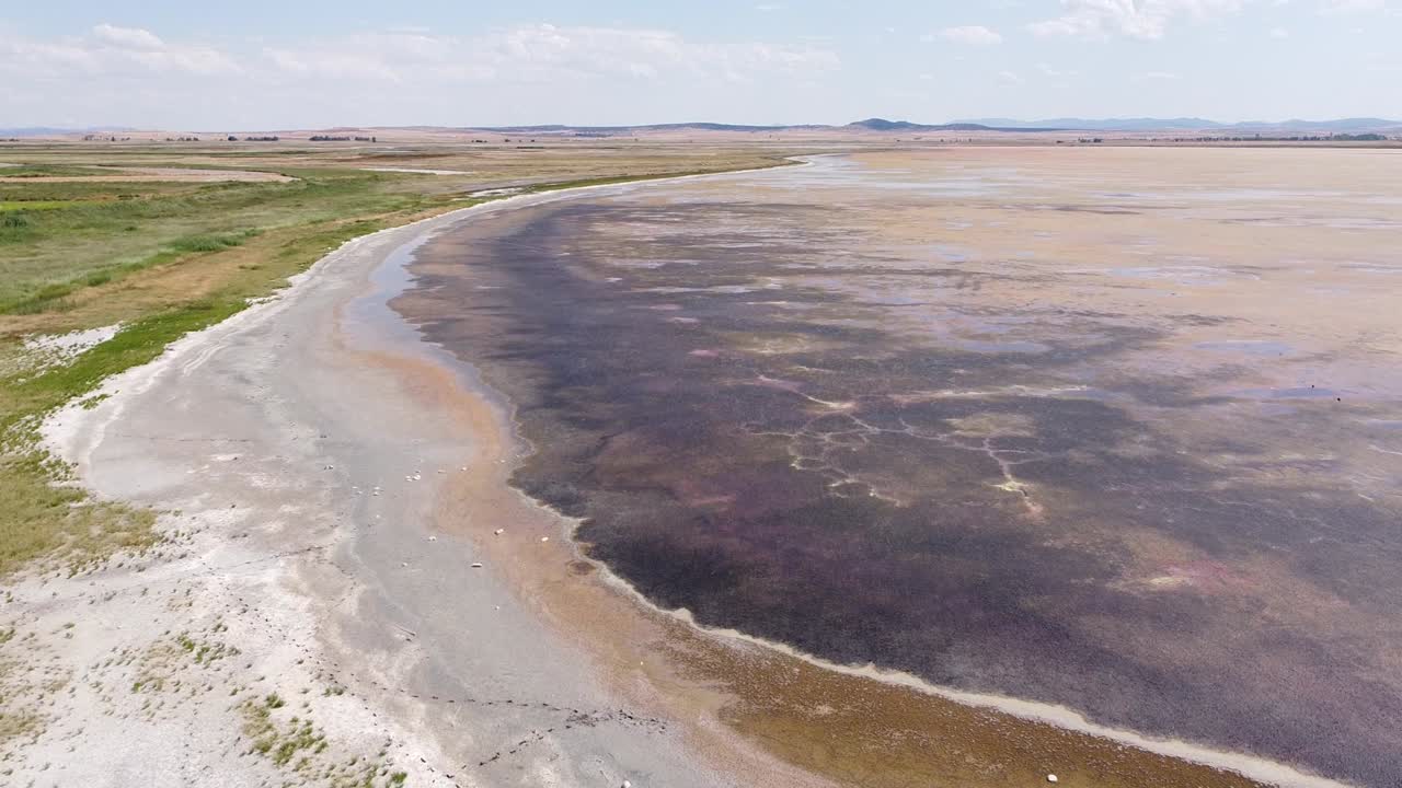 lago gallocanta, aragón, españa - vista aérea de drones del lago endorreico de agua salada