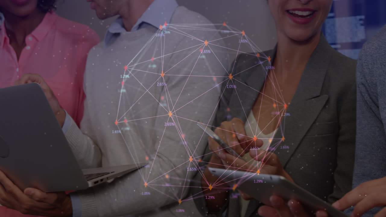 animación de globo hecha de conexiones sobre diversas mujeres y hombres compañeros de trabajo