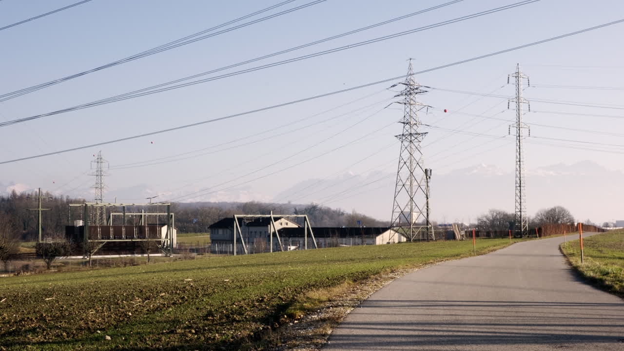 Segmented electric grid section to power homes in France