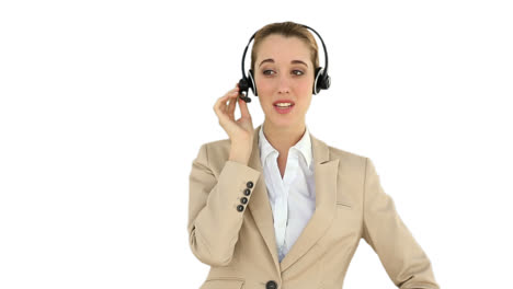 agente del centro de llamadas hablando en los auriculares