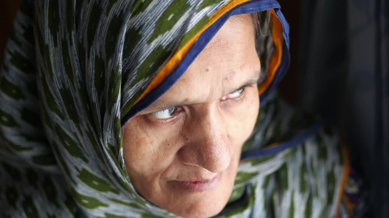 detalle de la toma de las mujeres asiáticas mayores ojo