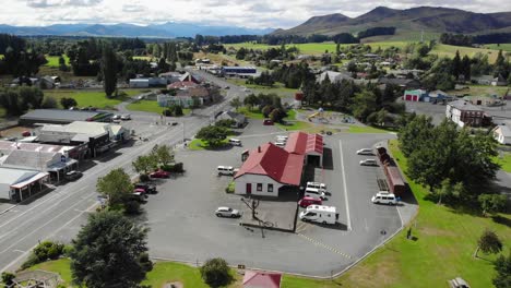 Aerial-view-of-Lumsden,-small-village-and-old-major-railway-junction,-New-Zealand