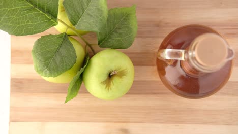 manzanas verdes y vinagre de manzana