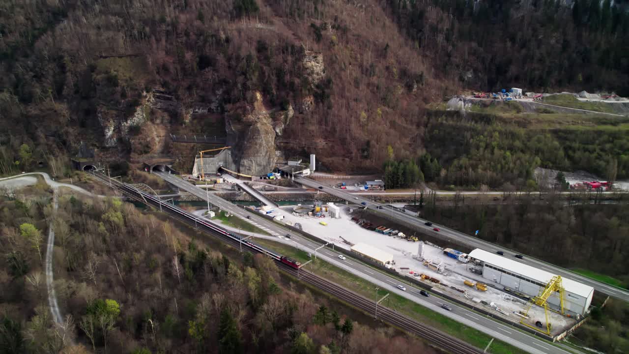 스위스 오이젠 의 고속도로 터널 건설 현장 에 대한 항공 사진