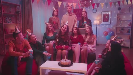 celebración de cumpleaños con amigos