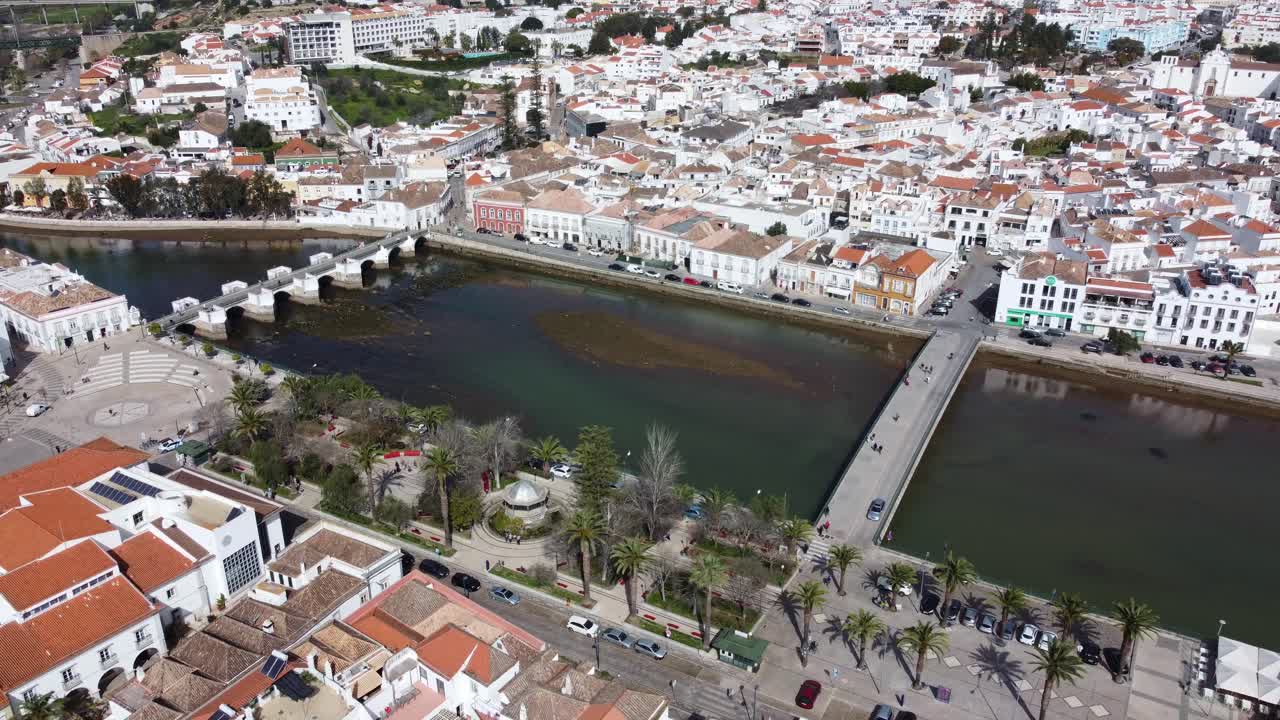 Algarve Portugal Tavira plaza y parque