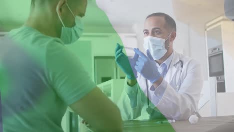 Animation-Der-Flagge-Irlands-über-Einem-Männlichen-Arzt-Mit-Gesichtsmaske,-Der-Einem-Männlichen-Patienten-Einen-Covid-Impfstoff-Zeigt