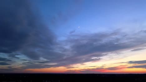 panorámica de los cielos durante una puesta de sol en clarksville, tennessee