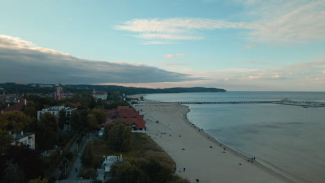 Seaside-resort-city-and-sandy-beach-at-the-coast-of-Baltic-Sea