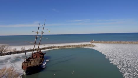 Wreck-of-La-Grande-Hermine-ship-and-sunny-Lake-Ontario,-rising-aerial