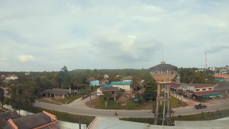 Mirando-Alrededor-En-Tailandia-Desde-Un-Edificio.