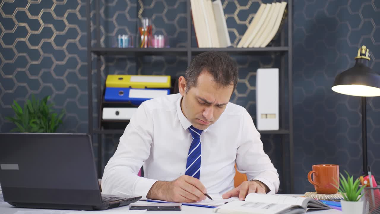 나쁜 눈을 가진 사업가.