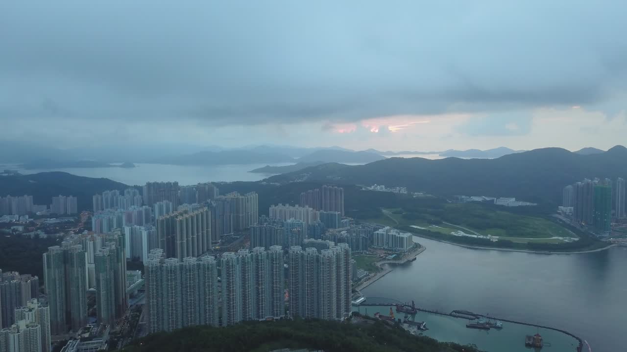 imágenes de aviones no tripulados de la ciudad de tsung kwan o, hong kong