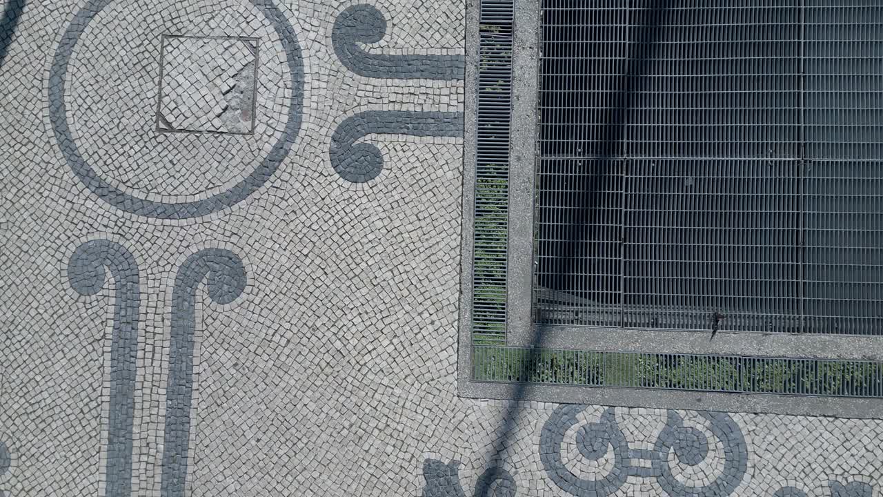 patrón de onda pavimento portugués en la plaza de la avenida de la libertad en lisboa portugal