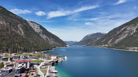 hallstatt, increíble vista con las montañas en austria