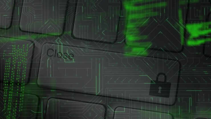 Animazione di chiave in primo piano con lucchetto di sicurezza ed elaborazione dati sullo sfondo