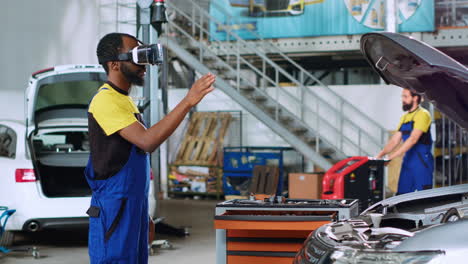 Garage-repairman-using-virtual-reality