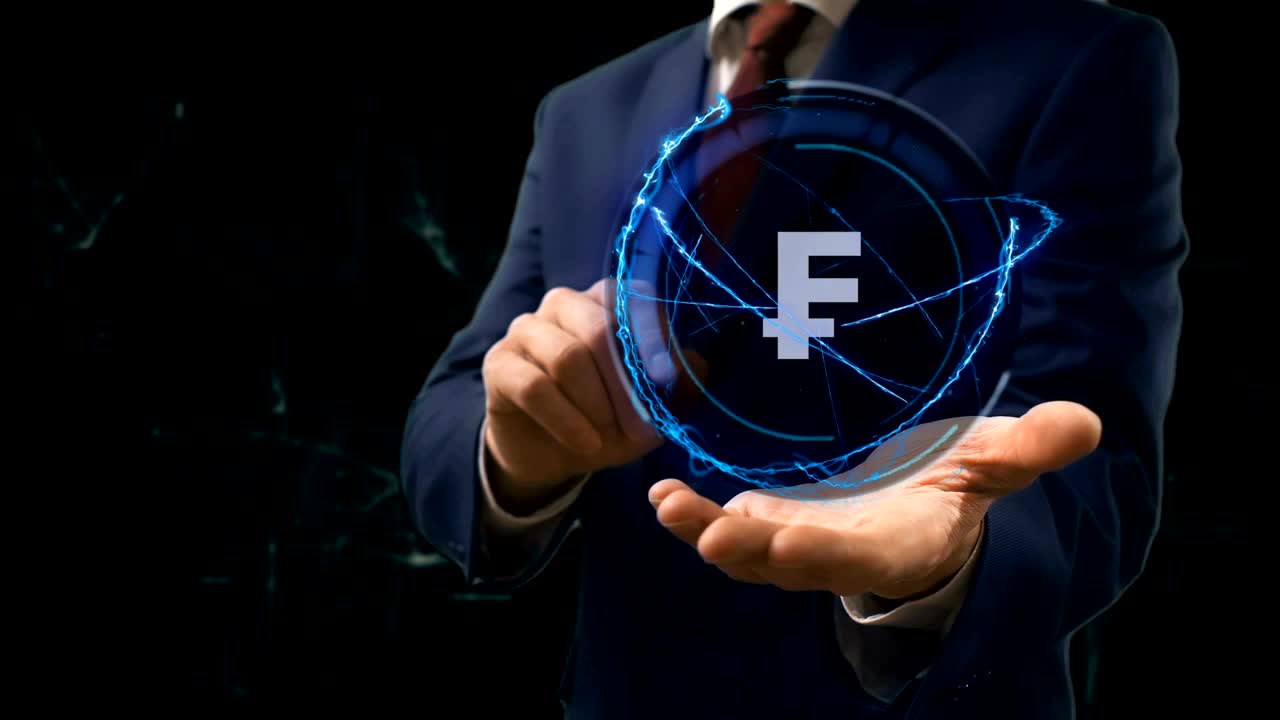 hombre de negocios muestra concepto holograma signo ftc en su mano