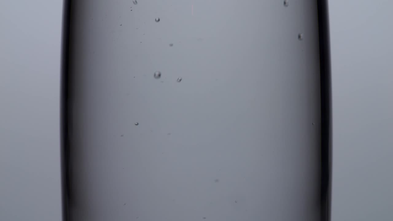 유리 병에 있는 물 거품