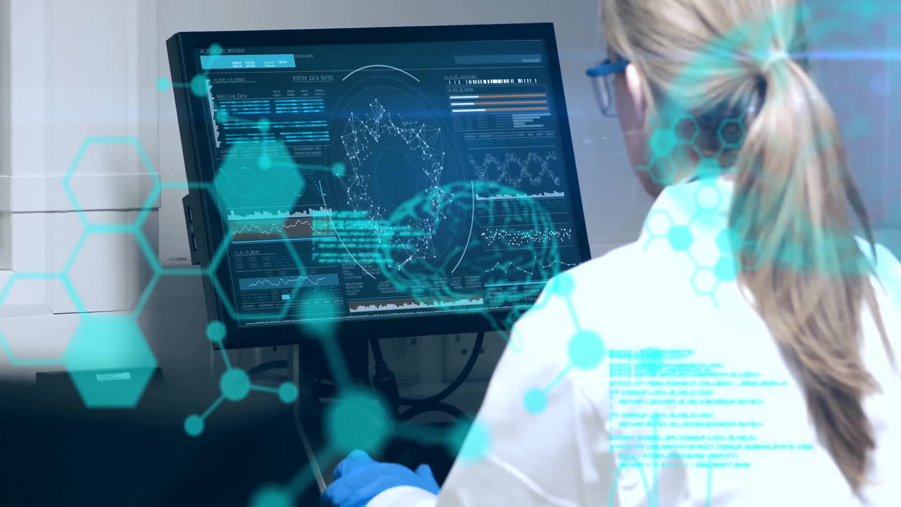 animación de procesamiento de datos y fórmula química sobre científica caucásica usando computadora