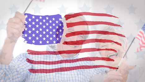 animación de la bandera de los estados unidos dibujando sobre una pareja caucásica mayor sosteniendo y agitando mini banderas de los estados unidos