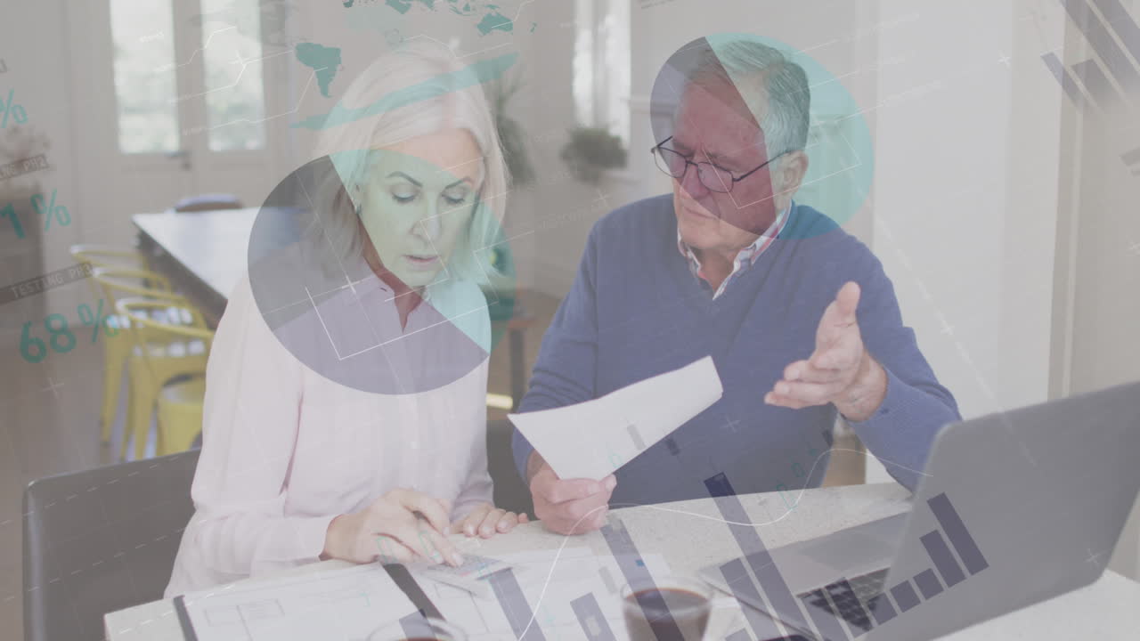 imagen compuesta del procesamiento de datos estadísticos contra una pareja caucásica mayor que calcula las finanzas