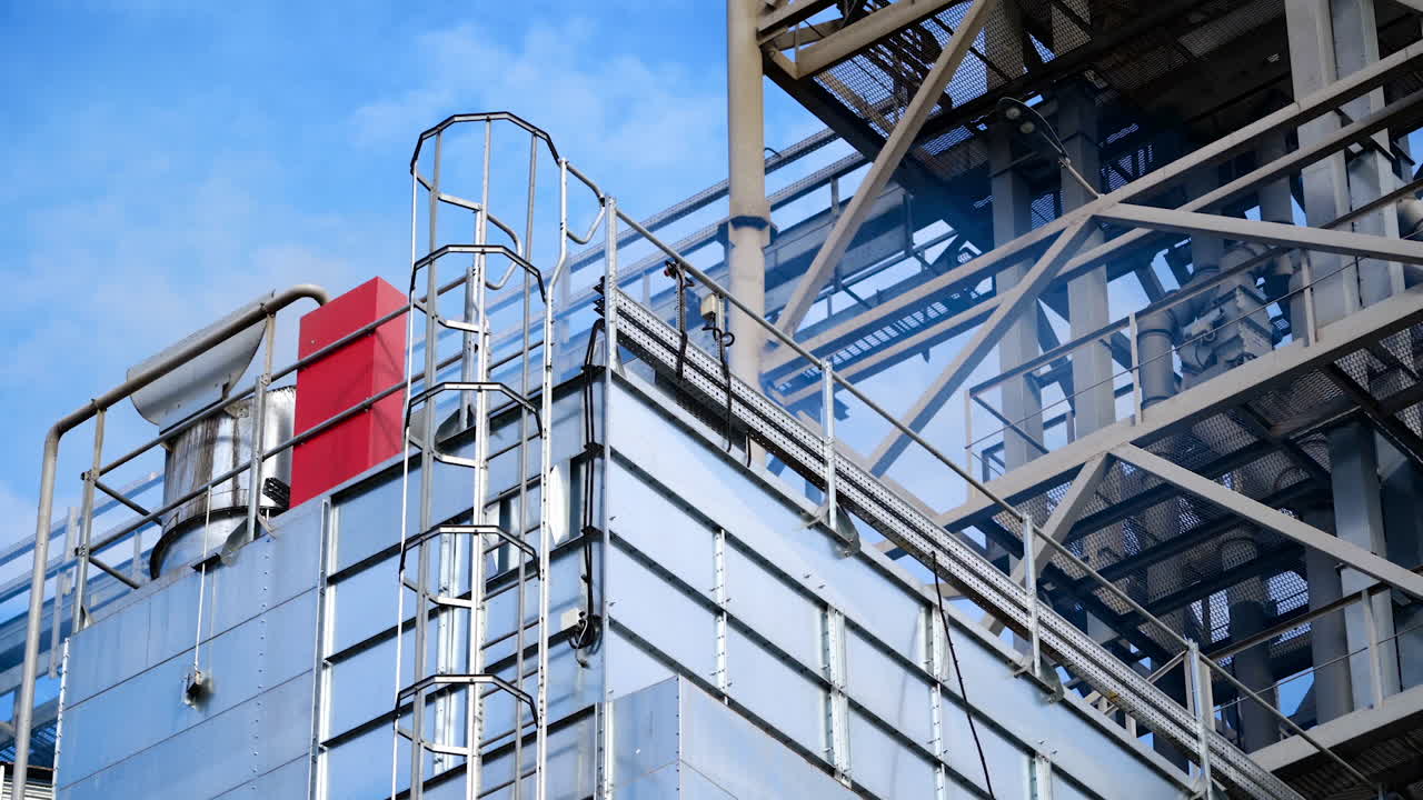 Hard work of elevator. Operation of the elevator at full speed