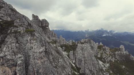 hermosa antena de montañas alpinas 11er-9