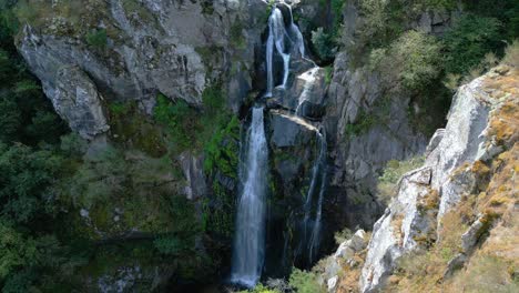 Aerial-View-of-Famous-Fervenza-do-Toxa-Flowing-Through-Mountain-Cliffs-in-Silleda,-Pontevedra,-Spain