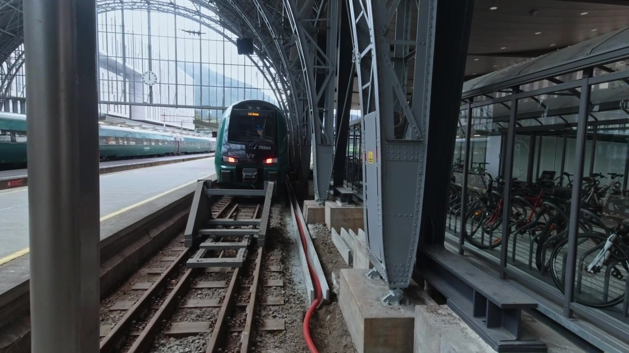 Stazione ferroviaria di Bergen e respingente nella pittoresca Norvegia