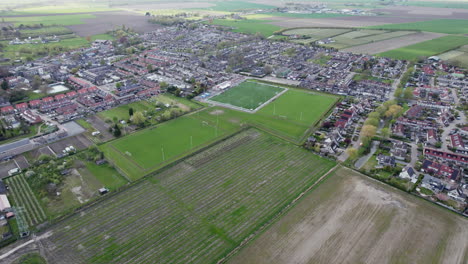 Traditioneller-Holländischer-Polder-In-Der-Nähe-Des-Nachbarschaftsdorfes-In-Klaaswaal,-Rotterdam,-Niederlande